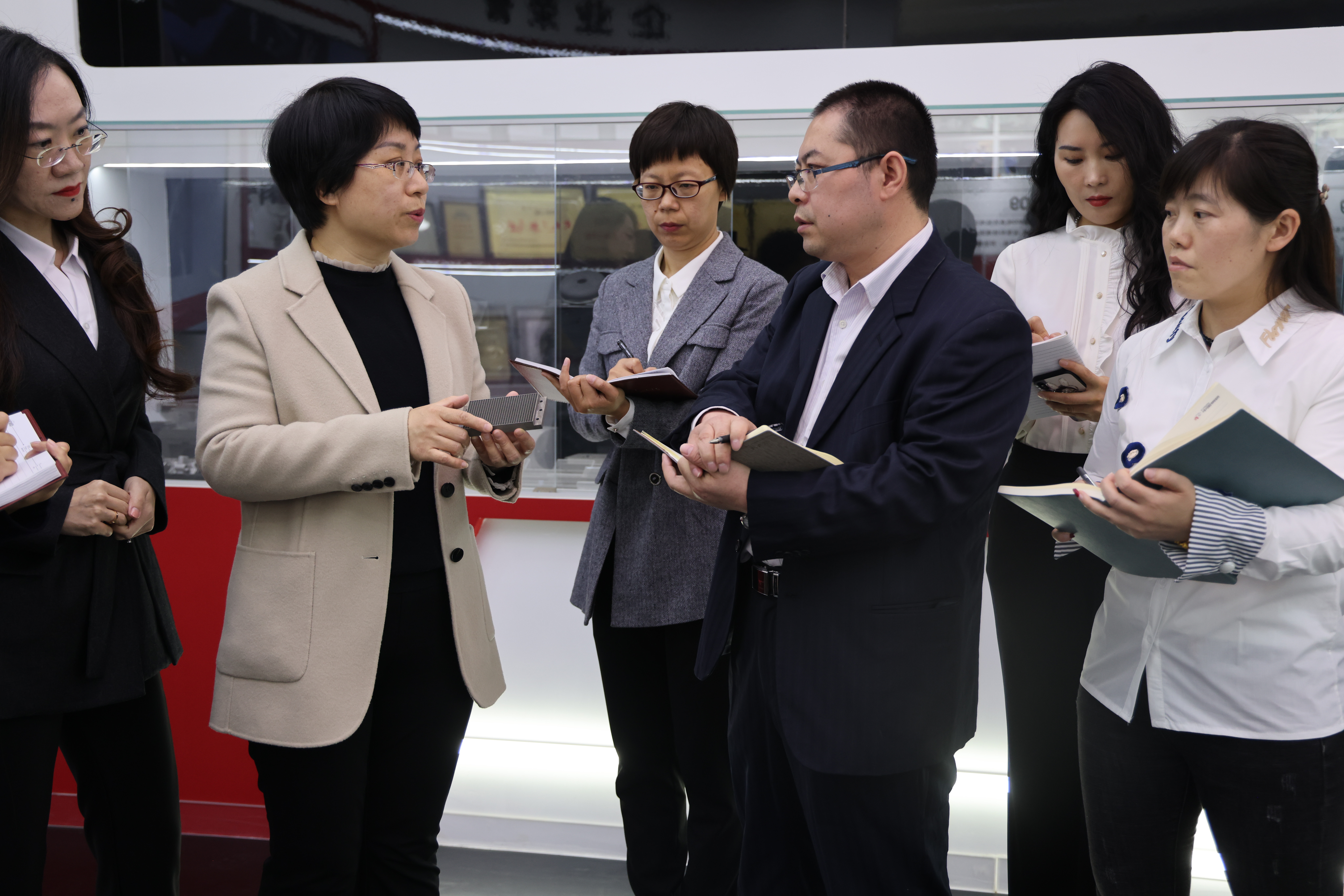 合影2.jpg 合影2.jpg